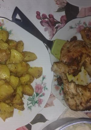 Una foto de Pollo con papas como al horno pero en una essen