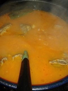 Una foto de Res en caldillo de tomate