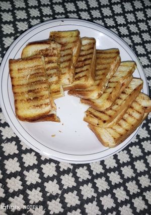 A picture of Leftover Qeema sandwich.