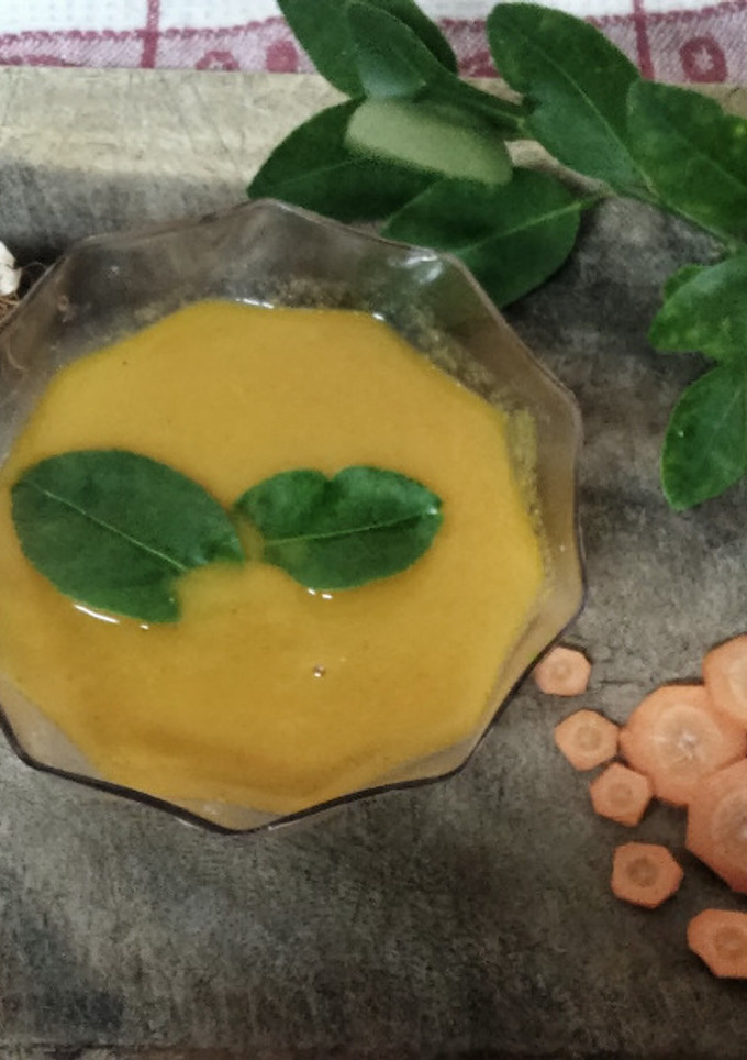 Una foto de Crema agridulce de zanahoria y tomate con aroma de limonaria