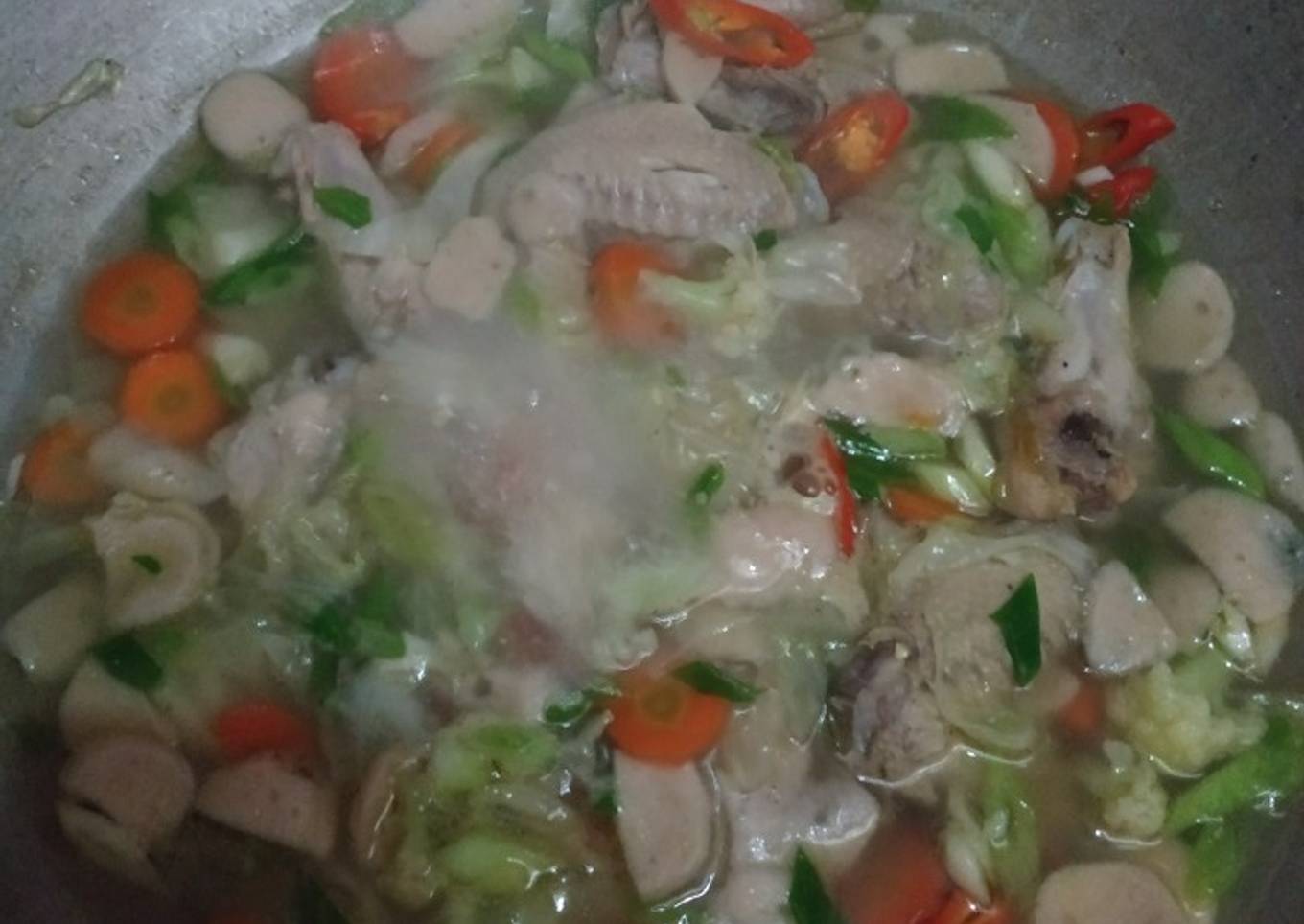 Sayur sop sayap ayam bumbu racik