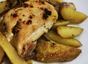 Foto principal de Cuartos traseros de pollo al horno con papas