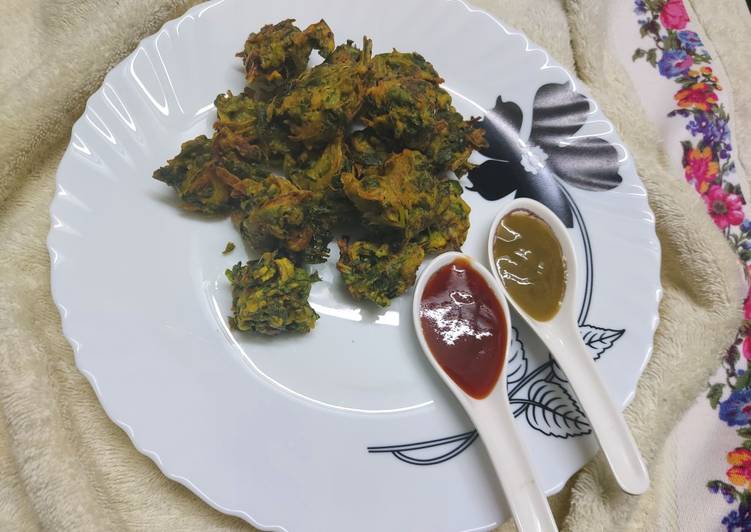 Recipe of Quick Palak or Spinach and Coriander Pakora