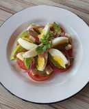 Ensalada de tomate, huevo y palta