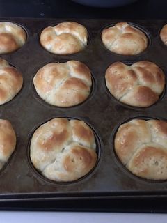 A picture of Easy dinner rolls.