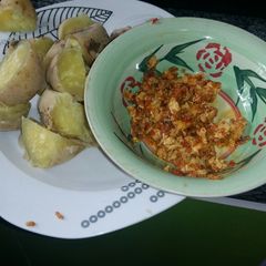 A picture of Sweet potatoes and egg sauce.