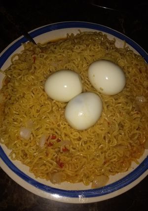 A picture of Indomie with boiled eggs.