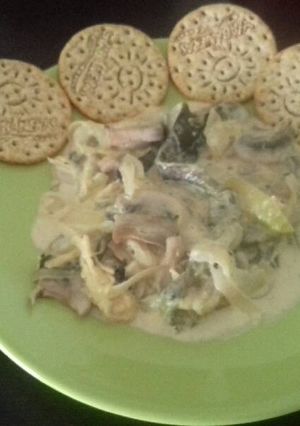 Una foto de Raja de chile poblano con champiñobes,cebolla y pollo a la crema