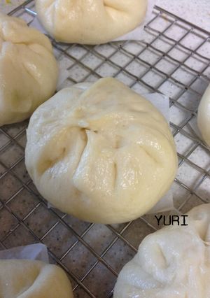 A picture of Juicy Steamed Pork Buns with a Bread Machine.