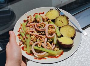 Hình của món Mực xào cần tây tỏi topping hạt óc chó (eat clean).