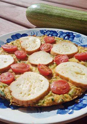 Zdjęcie przepisu Pizza na cukiniowym spodzie.