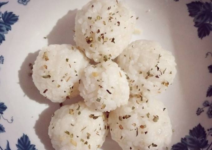 Cara Membuat Bola nasi keju (Cheesy Rice Balls) yang Enak