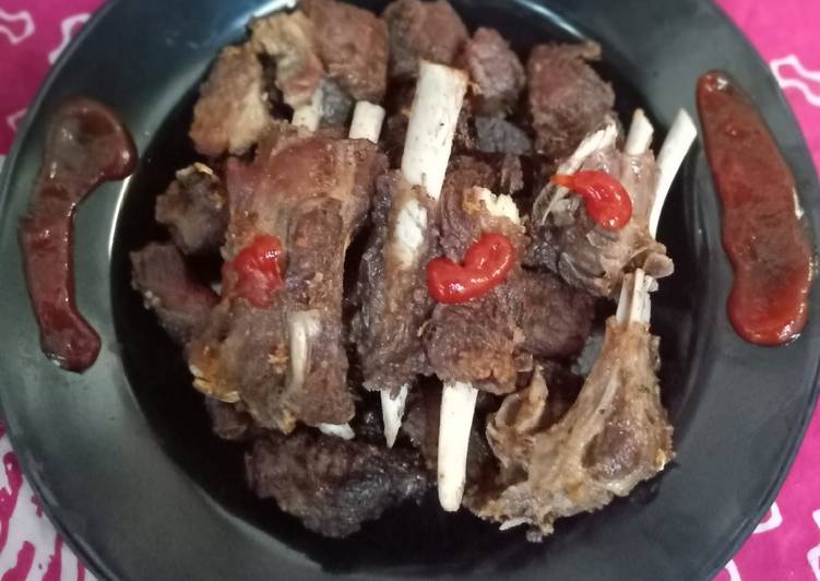 Langkah Mudah untuk Membuat Iga kambing goreng, Lezat