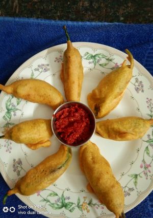 મિર્ચી વડા (Mirchi Vada Recipe In Gujarati) રેસીપી મુખ્ય ફોટો