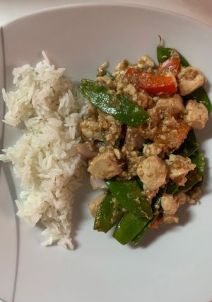 Una foto de Verduras salteadas con tofu al panko