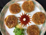 બ્રેડ વેજીટેબલ ઉત્તપમ (Bread Vegetable Uttapam Recipe In Gujarati)