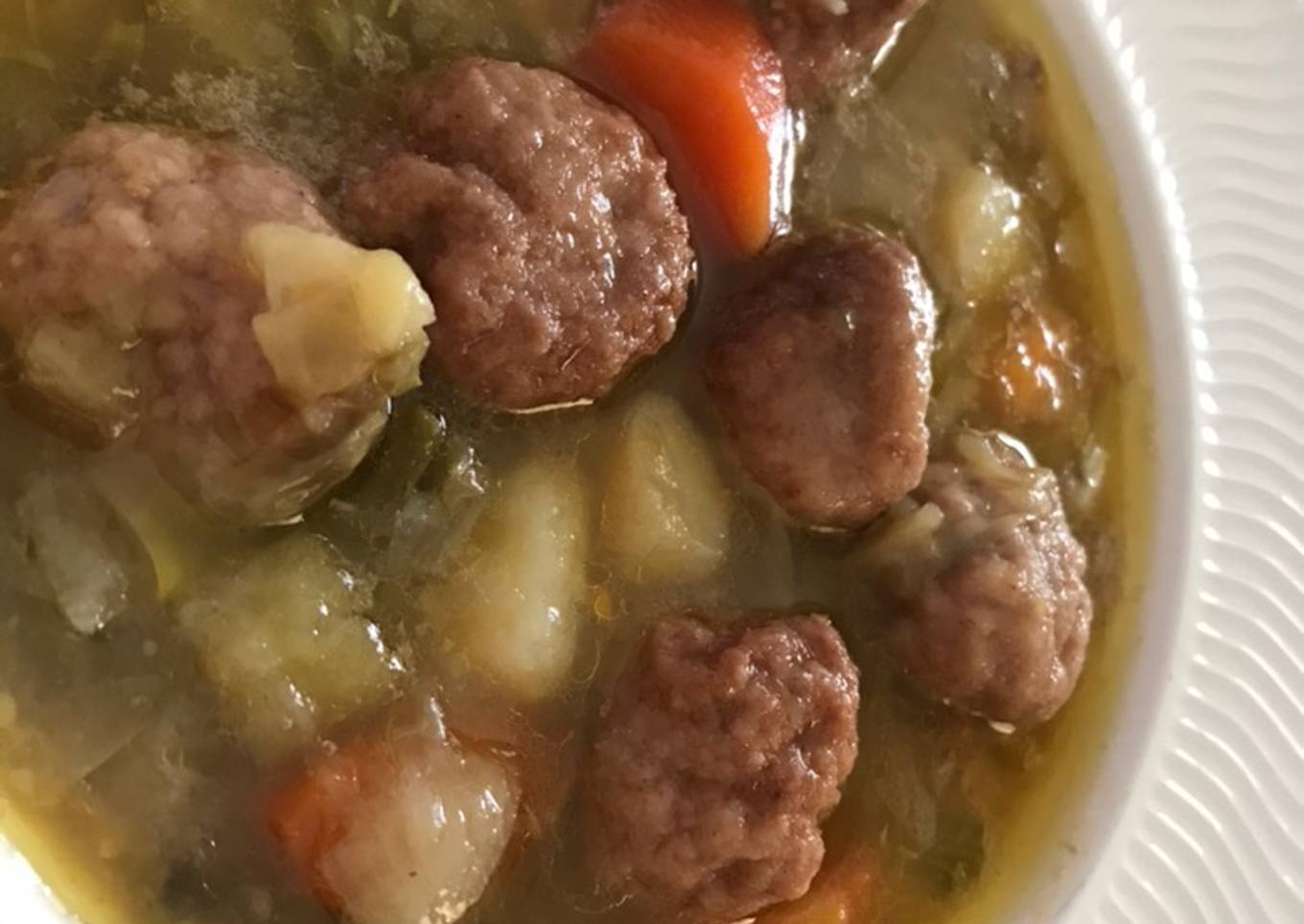 Albóndigas de carne con mucha verdura