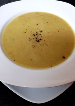 A picture of My Leek, Potato & Bacon Soup 😍.