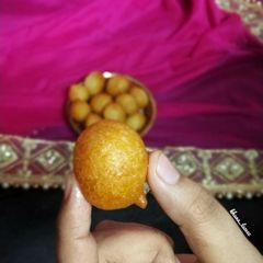 A picture of Luqaimat.