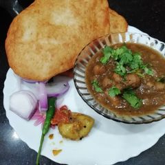 A picture of Chhole Bhature.