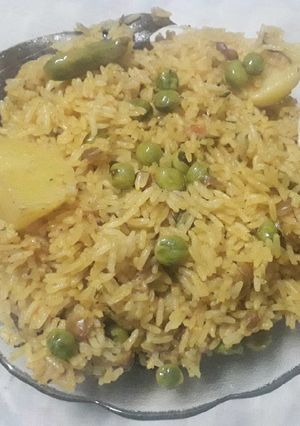 A picture of आलू मटर ताहरी.