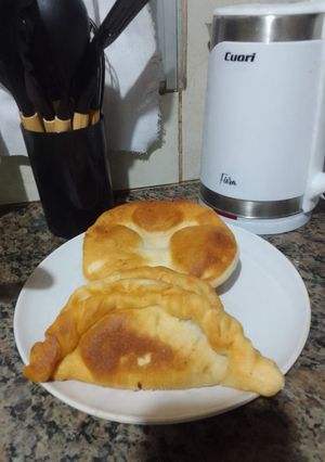 Una foto de Pasteles de dulce de membrillo torta fritas 😊