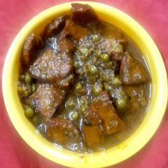 A picture of Matar Paneer.