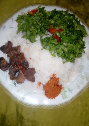 A picture of White rice with lettus&kiddney.