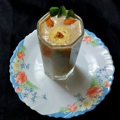 A picture of Dates and Banana Shake.