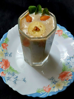 A picture of Dates and Banana Shake.