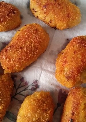 Una foto de Croquetas de plátano macho rellenas con frijoles 🍌🍌