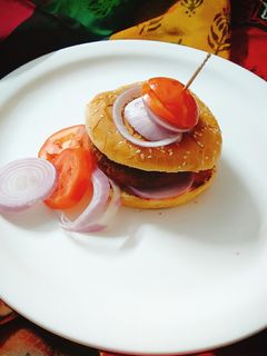 वैजी बर्गर (Veggie Burger recipe in hindi) रेसिपी मुख्य फोटो