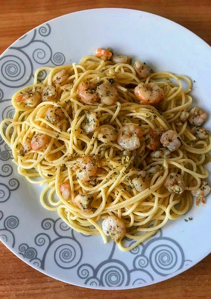 Una foto de Pasta con gambas al ajillo