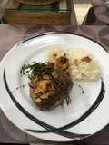 Medalhão de mignon ao molho de amêndoas com arroz de jasmine