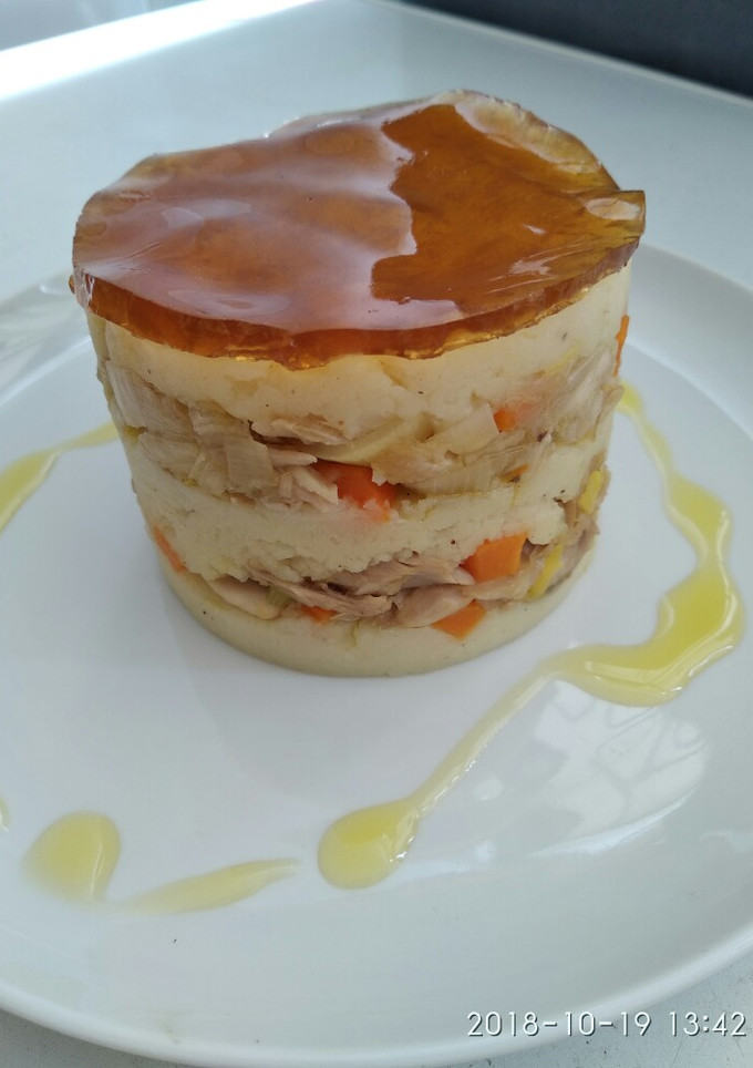 Una foto de Timbal de perdiz con velo de cerveza