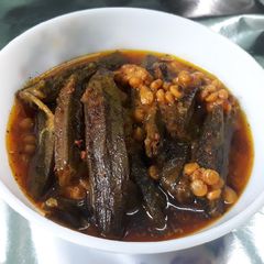 A picture of Bhindi and chana dal curry.