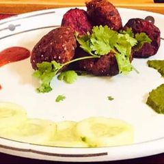 A picture of Beetroot and carrot cutlets.