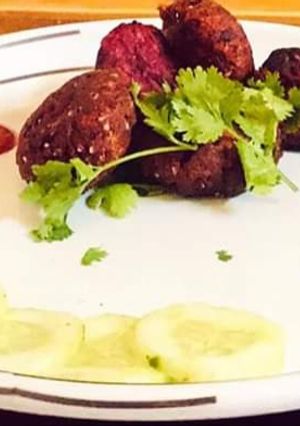 A picture of Beetroot and carrot cutlets.