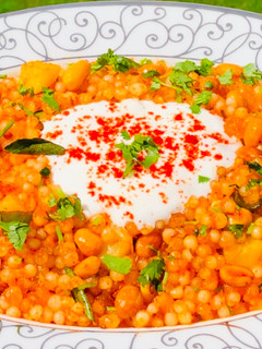 સાબુદાણા ની ખીચડી (Sabudana Khichdi in Gujarati) રેસીપી મુખ્ય ફોટો