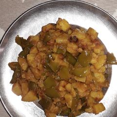 A picture of Aloo-shimla mirch.