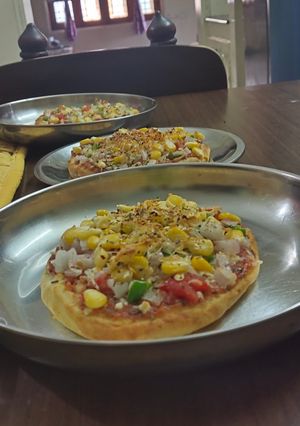 A picture of Veg pizza at home.