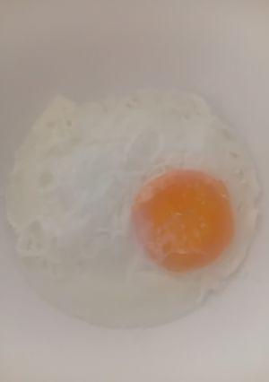 Una foto de Huevo frito en microondas