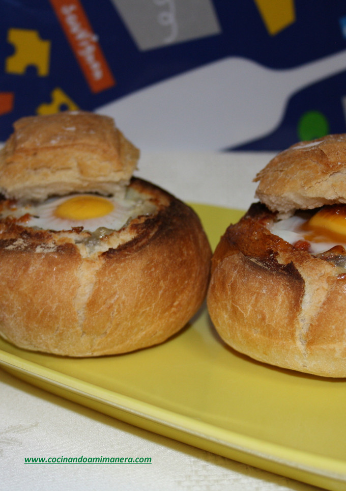 Una foto de Huevos al Nido o panecillos rellenos