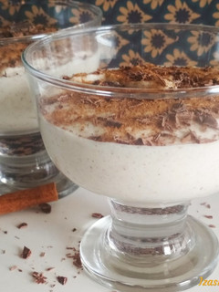 Una foto de Mousse de torrijas con toque de chocolate negro