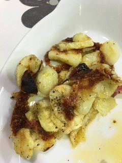 Una foto de Patatas al microondas con choricito y queso