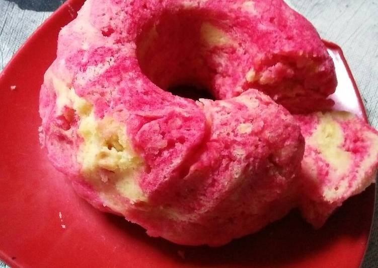 Bolu kukus Simple Strawberry Tape singkong (No Mixer)