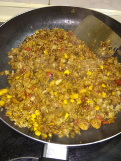 Una foto de Arroz chino frito con pollo