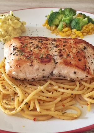 Foto resep Grill salmon with spaghetti oglio olio