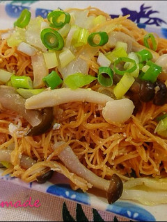雙菇炒雞絲麵~ 的食譜成品照片