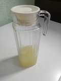 Agua de limón con apio y jengibre